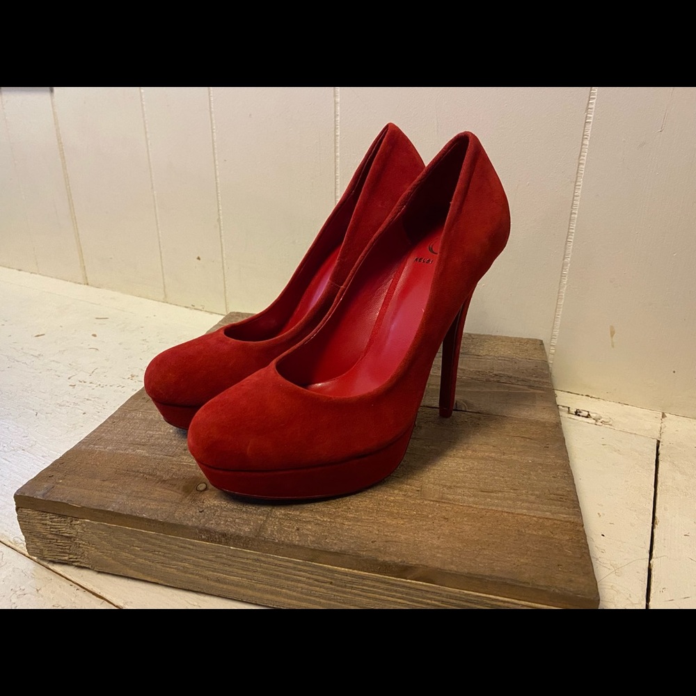 Kelsi Dagger pumps